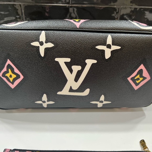 Louis Vuitton Wild at Heart Neverfull MM - Picture 6 of 15